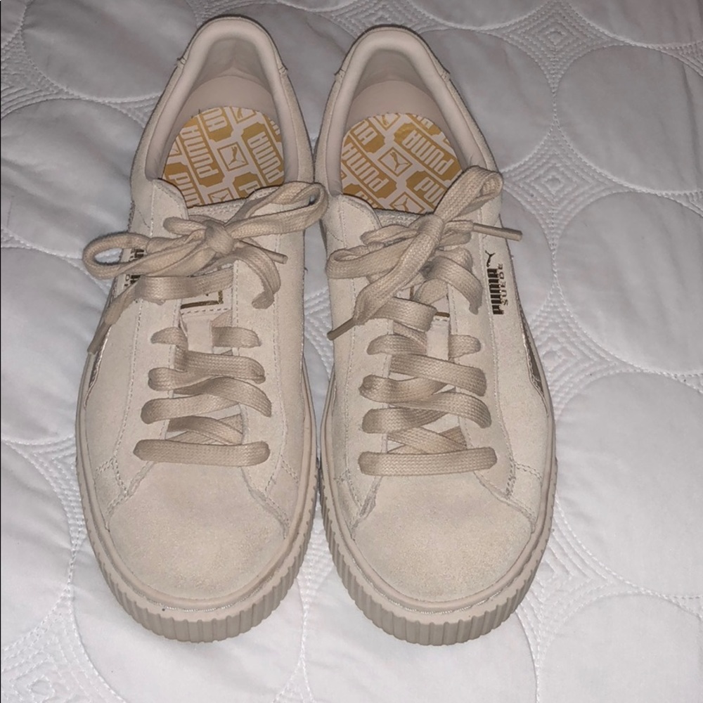 Beige suede pumas
